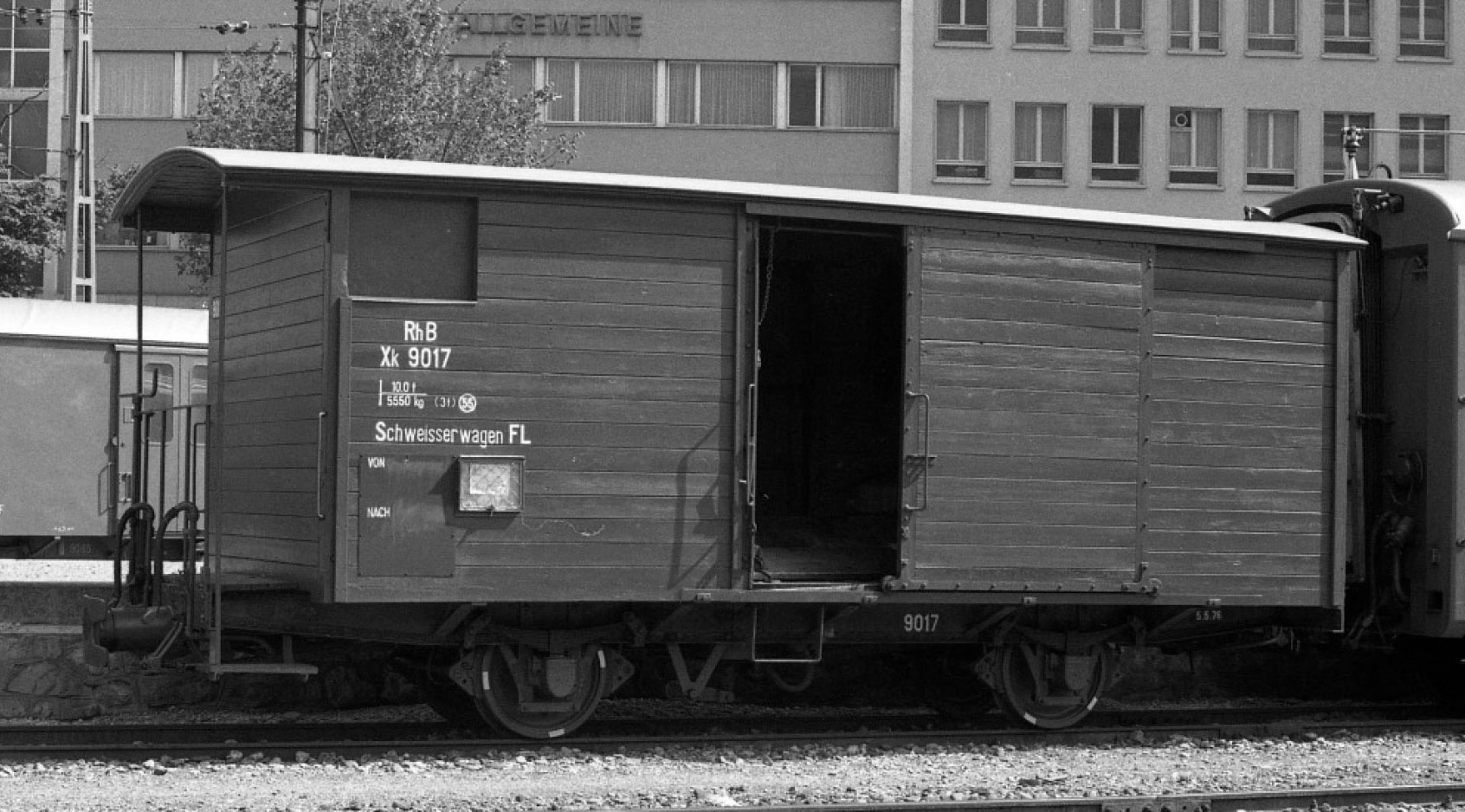 RhB Xk9017 gedeckt GüterWagen braun, Schweisserwagen FL im Zustand der 1970iger Jahre