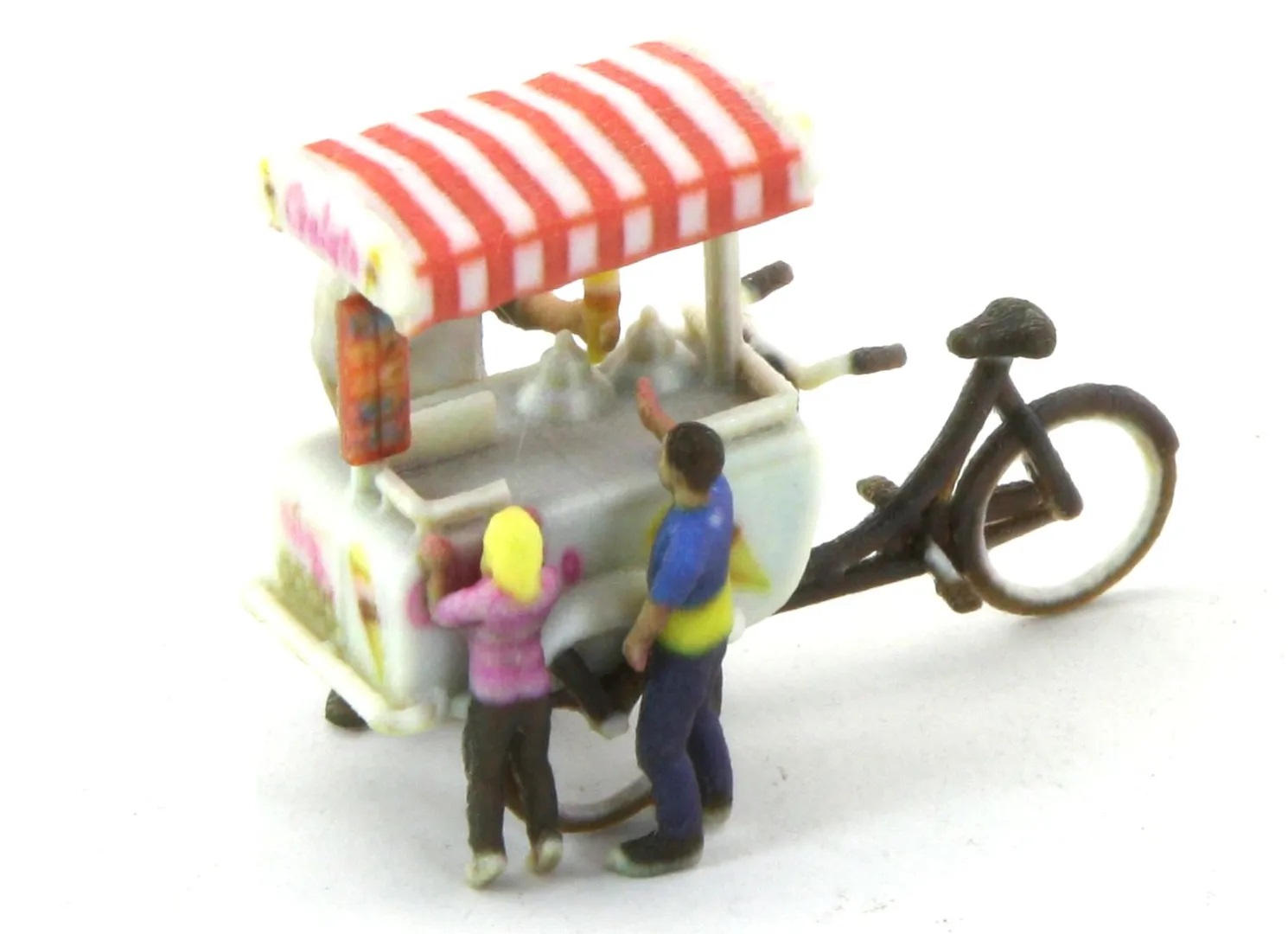 Eisverkäufer mit Eiswagen und 2 Kindern