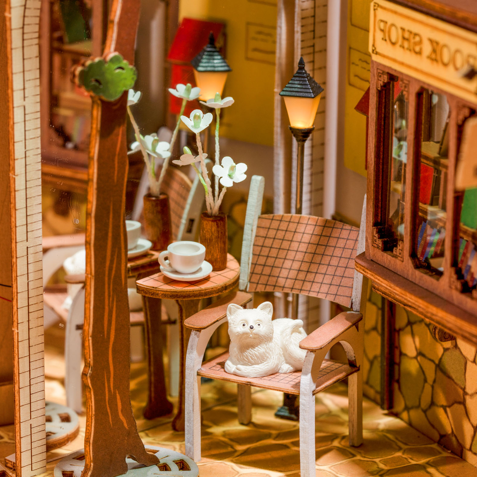 Sunshine Town - Bücherregal- Diorama
