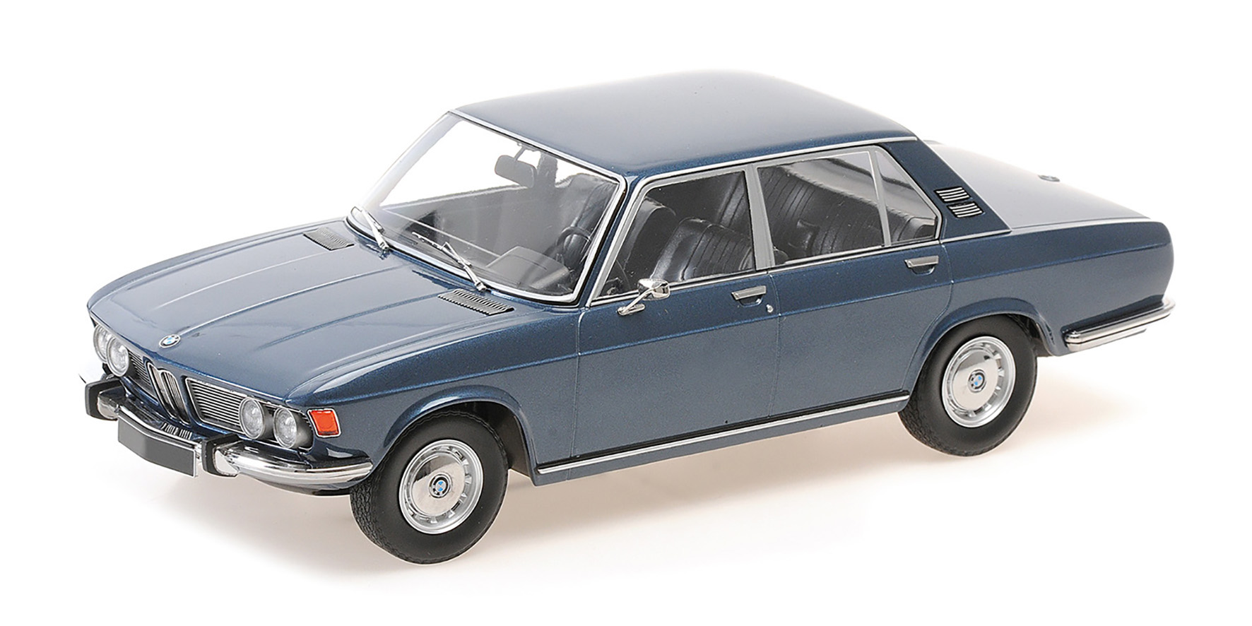 BMW 2500`1968 blau met 1:18 DC
