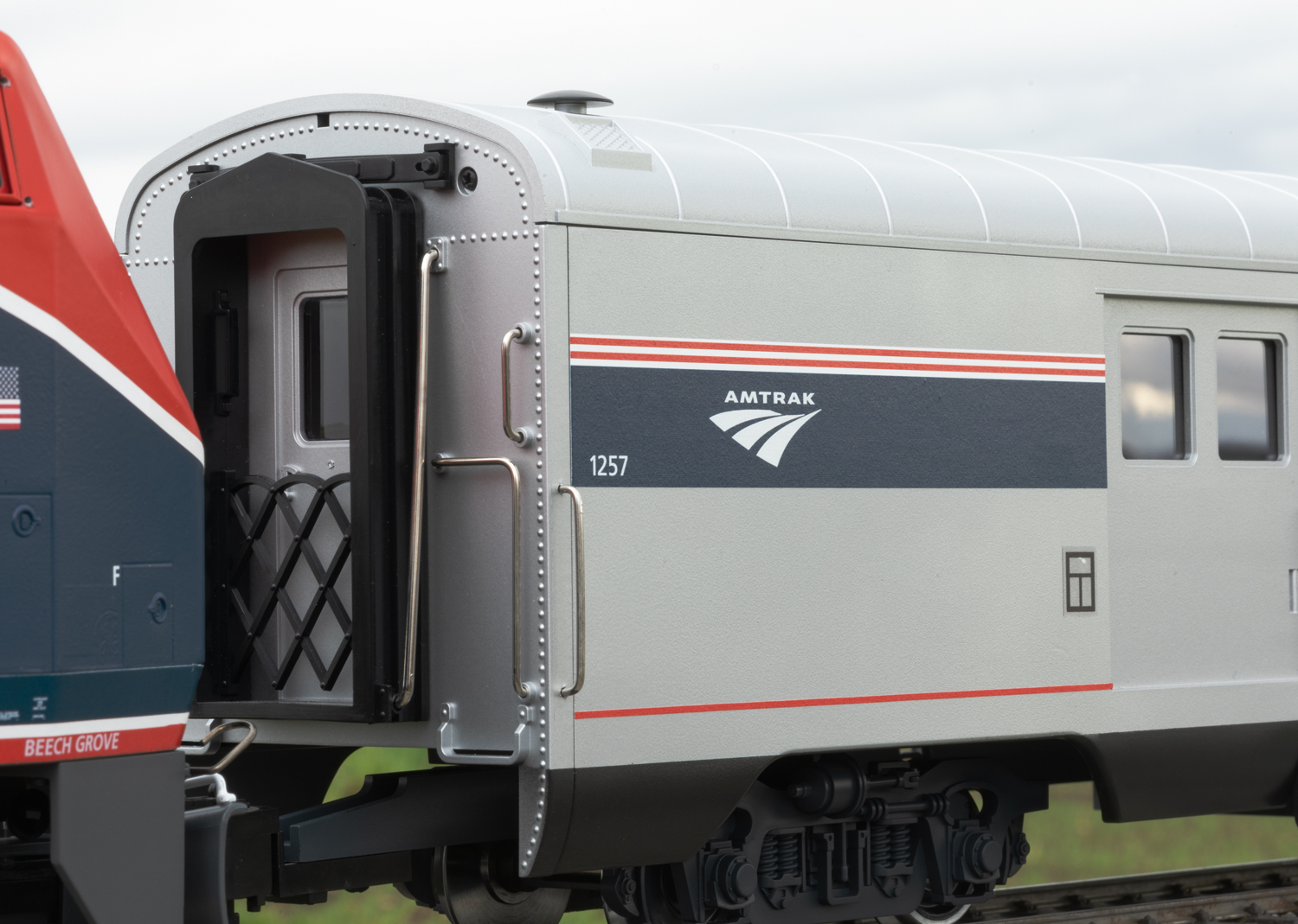 Amtrak Gepäckwagen Phase VI Epoche 6, Metallradsätze und Innenbeleuchtung mit LED