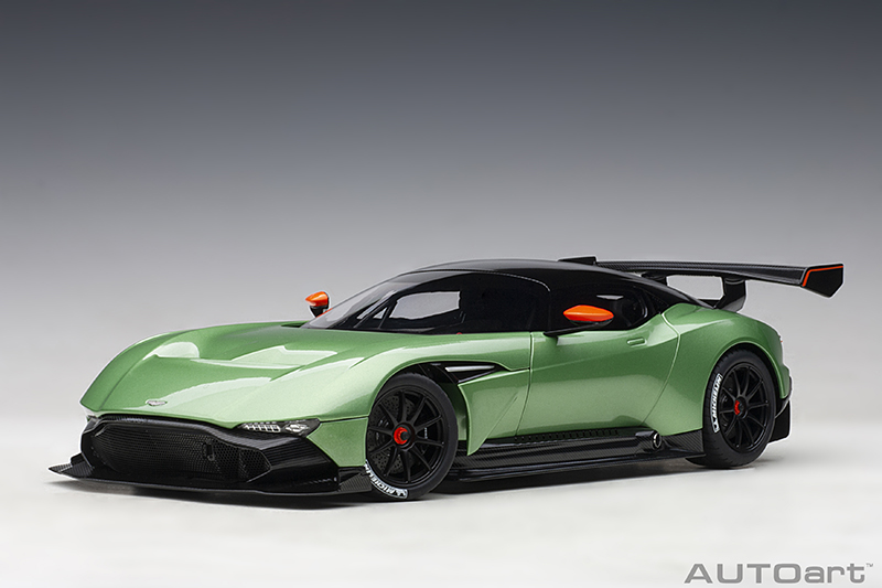 Aston Martin Vulcan´15 grün18 