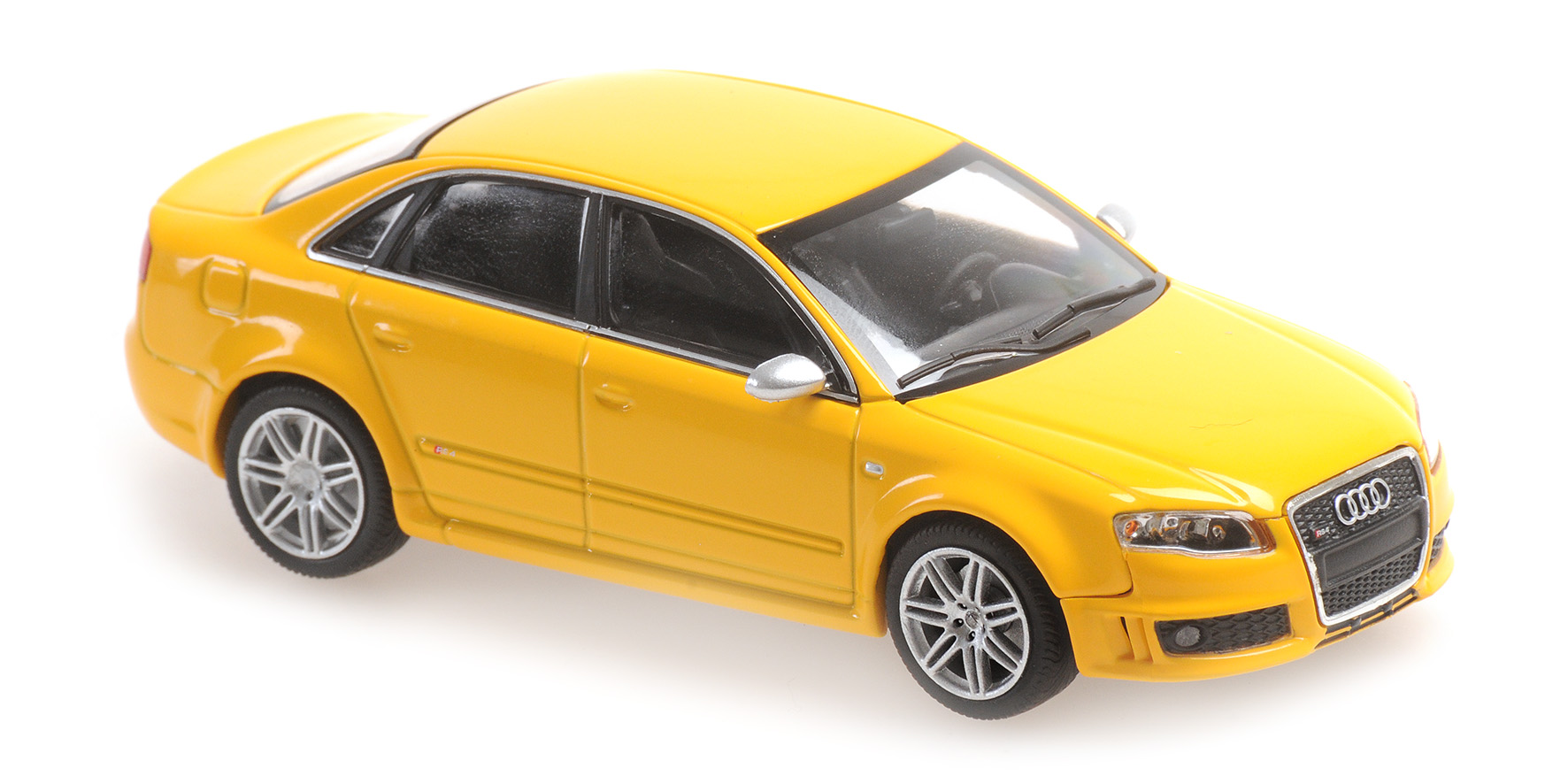Audi RS4 `2004 gelb 1:43 Diecast Maxichamps