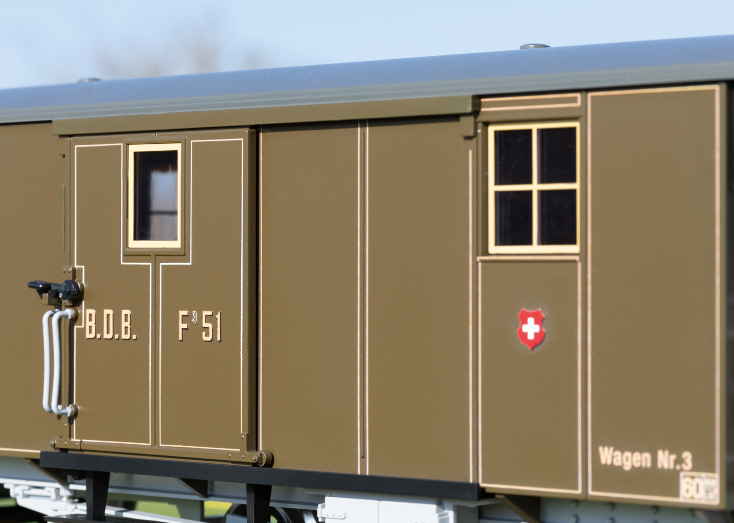 BDB Gepäckwagen F 51 Ep.6 aktuelle Ausführung der Ballenberg - Brünig Dampfbahn BDB mit vorbildgetreu hellgrauem Rahmen in frisch revidierten Zustand