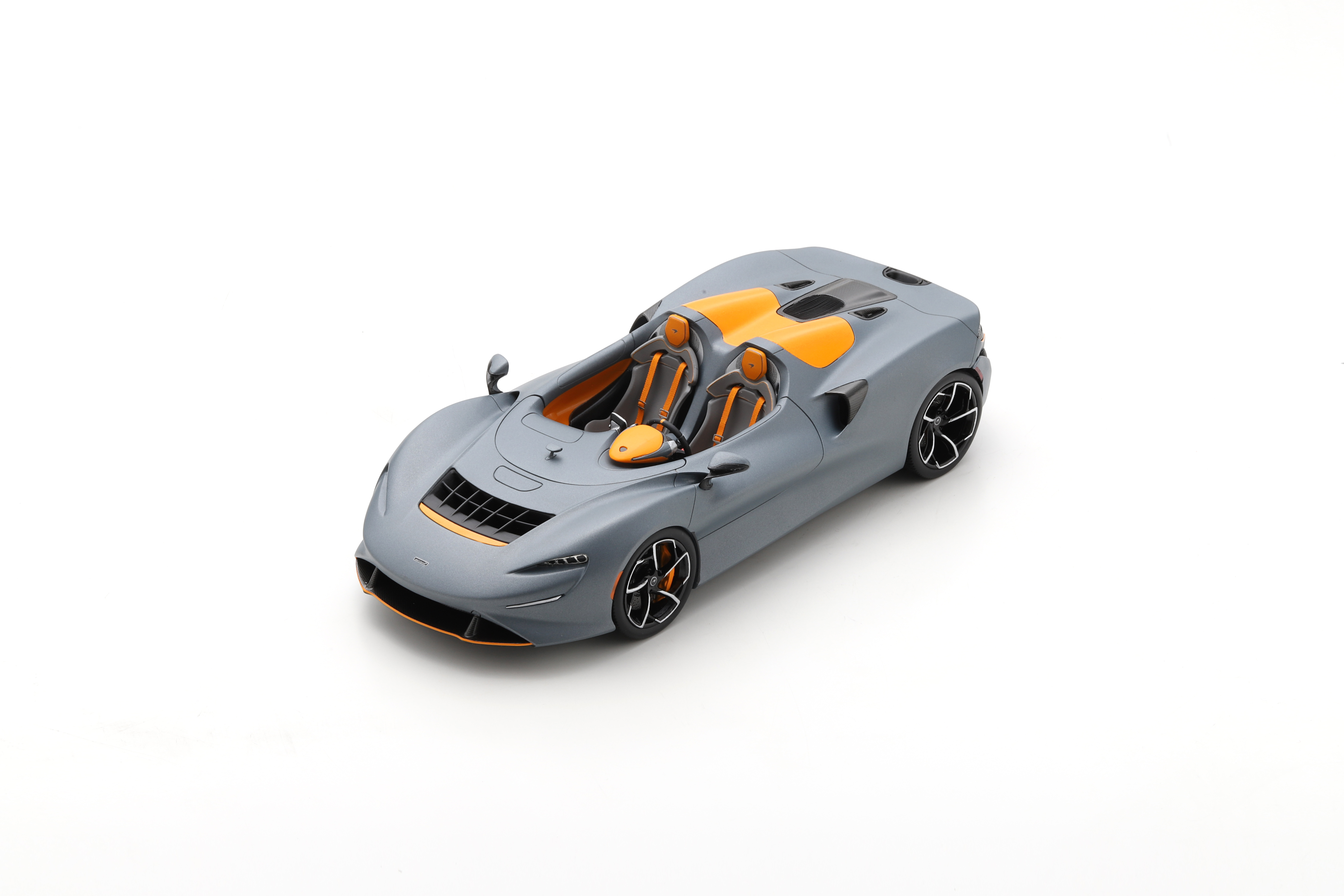 McLaren Elva 202 grau 1:18 