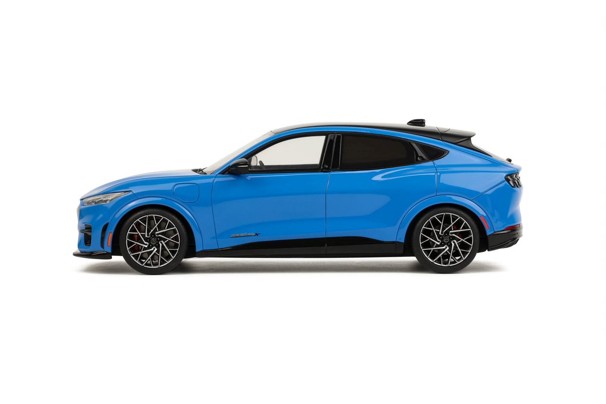 Ford Mustang Mach-E GT blau Baujahr 2021 1:18