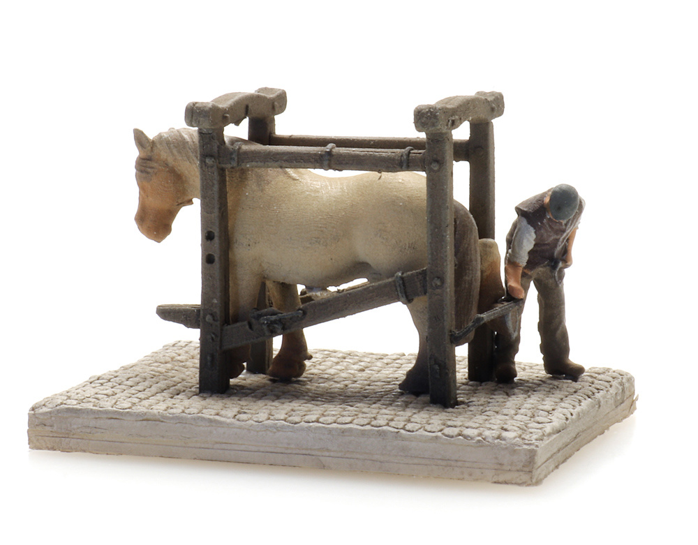 Beschlagstand, Pferd , Hufsch 1:220 Fertigmodell aus Resin, lackiert