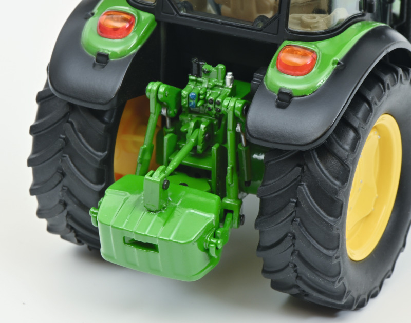 John Deere 5100 R 1:32 Traktor