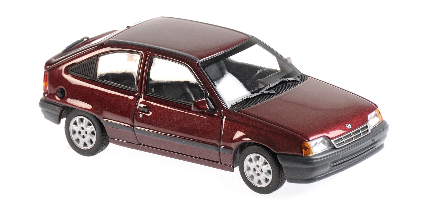 Opel Kadett E`1990rotme.1:43 rot metallic Maxichamps
