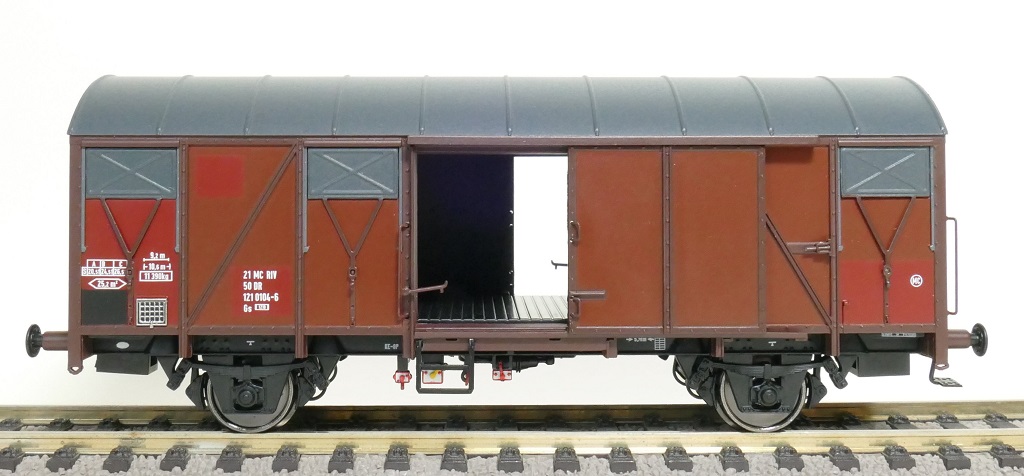 DR gedeckter Güterwagen Ep.IV mit Ausbesserungsflächen