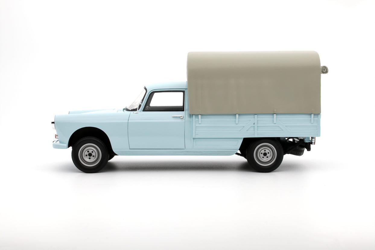 Peugeot 404 Pickup blau 1967 1:18