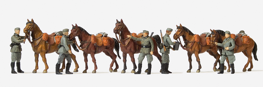 Kavalleristen stehend. Pferde unbemalt, 5 Figuren, 5 Pferde, Bausatz