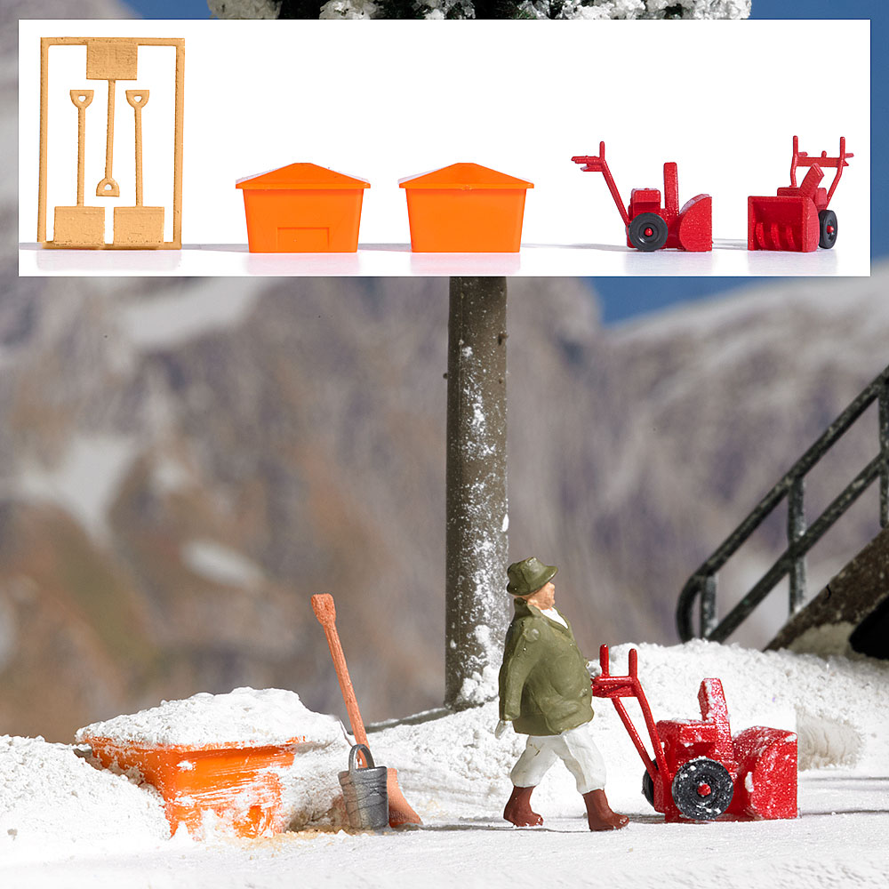 Winterausrüstung: Schneefräse, Schneeschieber und Streugutbehälter, N