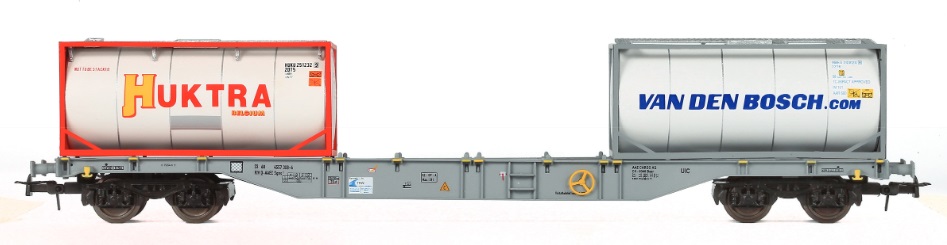 D-AAEC ContainerWg HUKTRA und van den BOSCH, Sgns, grau, AAE Cargo vermietet an TRW, Ep.6, Beladung 1x 20´ Tankcontainer "HUKTRA" und 1x 20´ Tankcontainer "VAN DEN BOSCH"