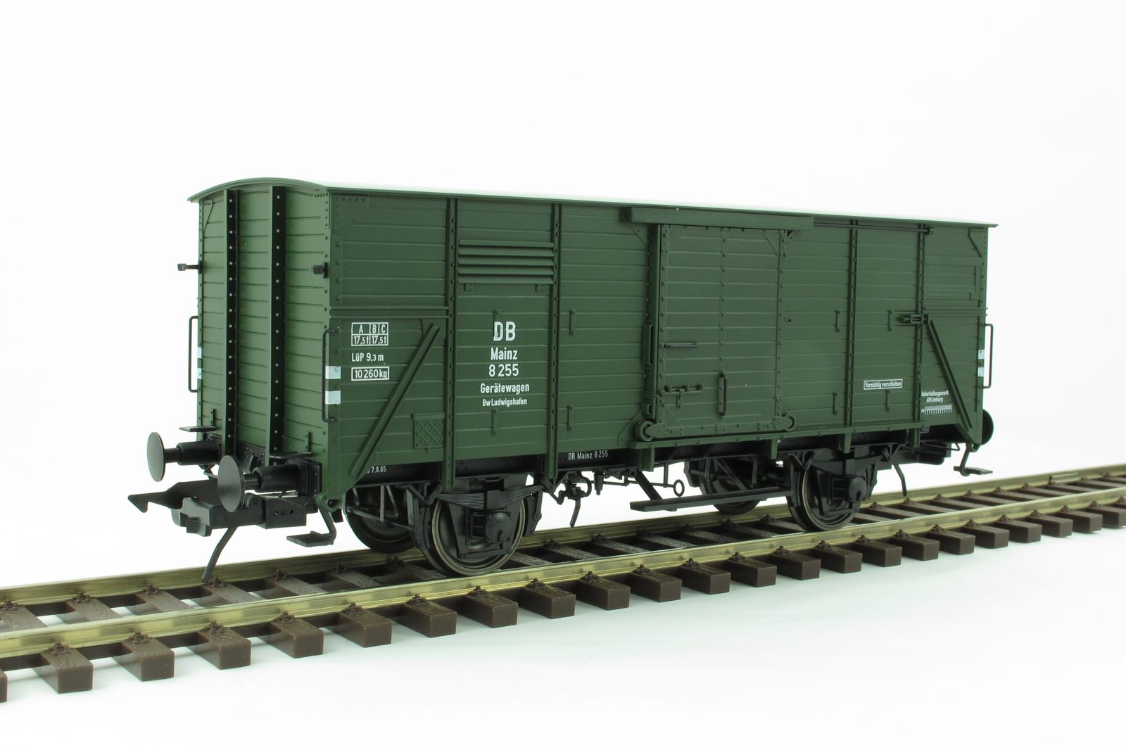 DB gedeckt GüterWag G10 Ep.3 Betriebsnummer: Mainz 8255, Gerätewagen passend zum Kranwagen "Whylen"