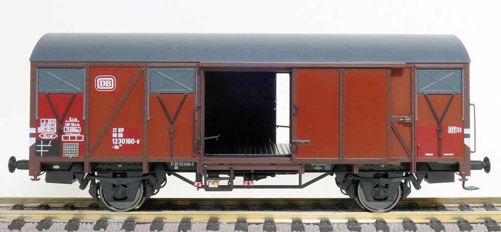 DB gedeckter Güterwagen Gs Ep.IV mit Ausbesserungsflächen