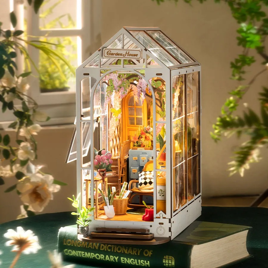 Gartenhaus - Bücherregal- Diorama